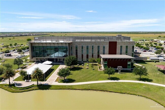 Building Photo - 16 Chalk Rdg Dr