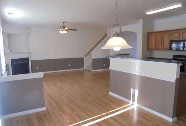 Building Photo - 2033 Cliffvale Dr