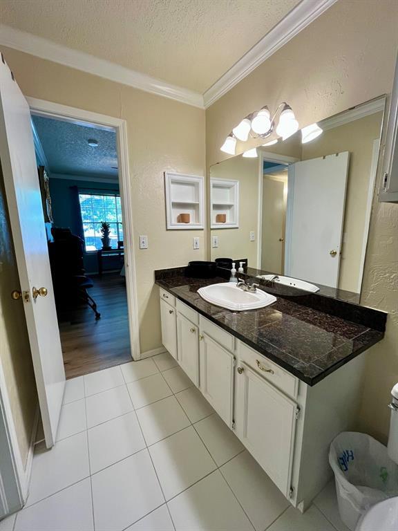 Building Photo - 3200 W Britton Rd