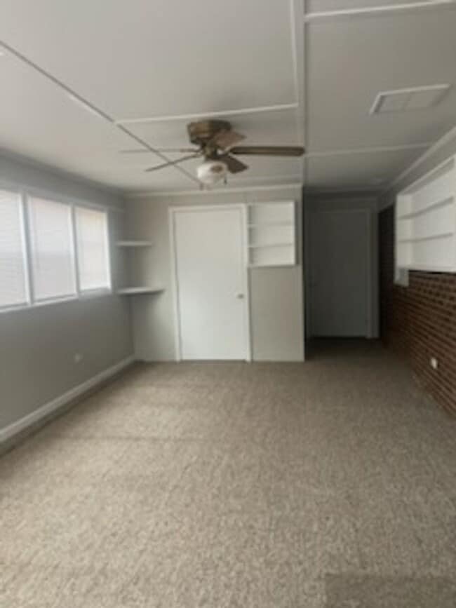 Building Photo - 301 Abbott Dr