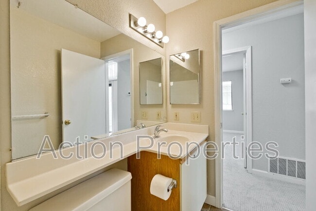 Building Photo - 1341 Meadow Ridge Cir