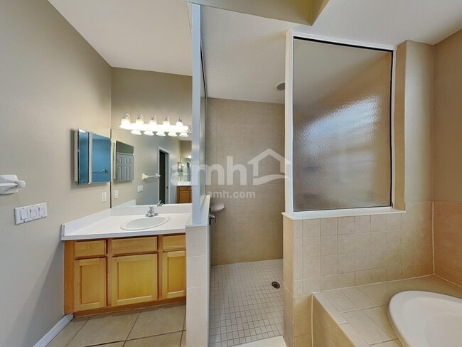 Building Photo - 767 Planters Manor Way