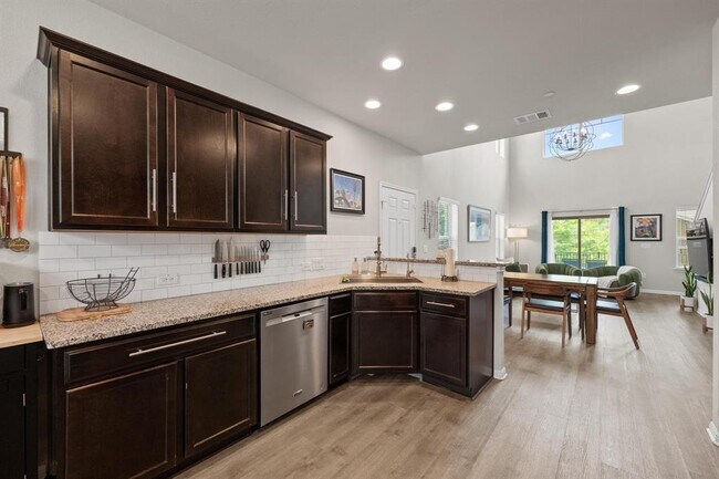 Building Photo - 516 E Slaughter Ln
