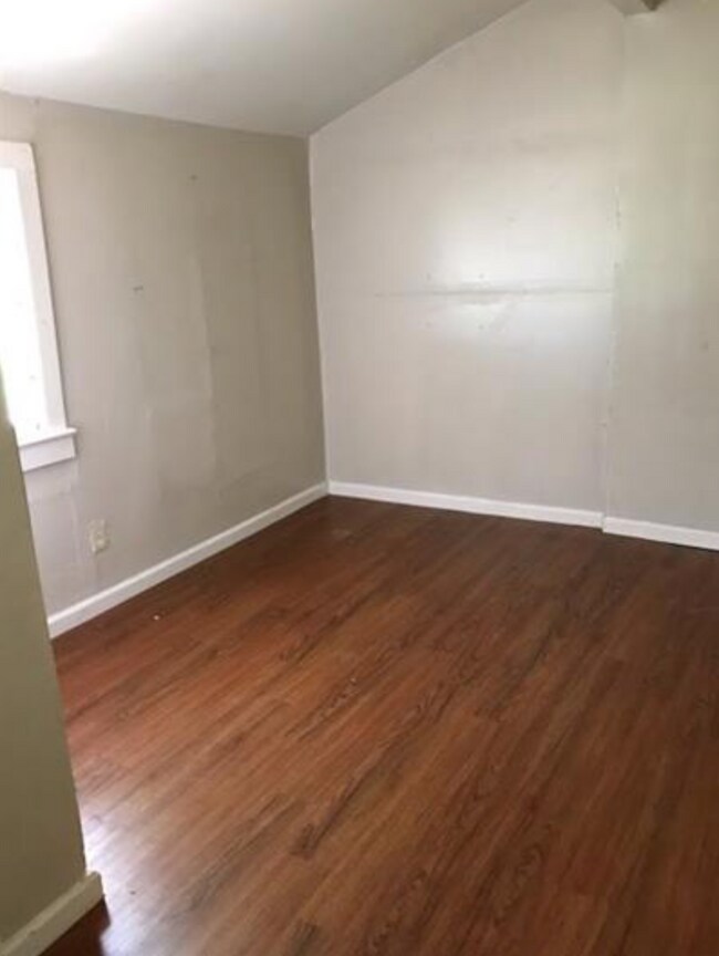 Building Photo - 106 Grape St