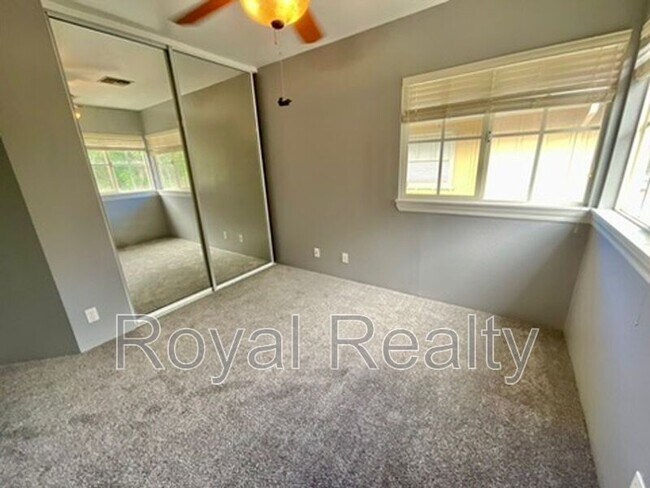 Building Photo - 87-2223-2223 Pakeke St