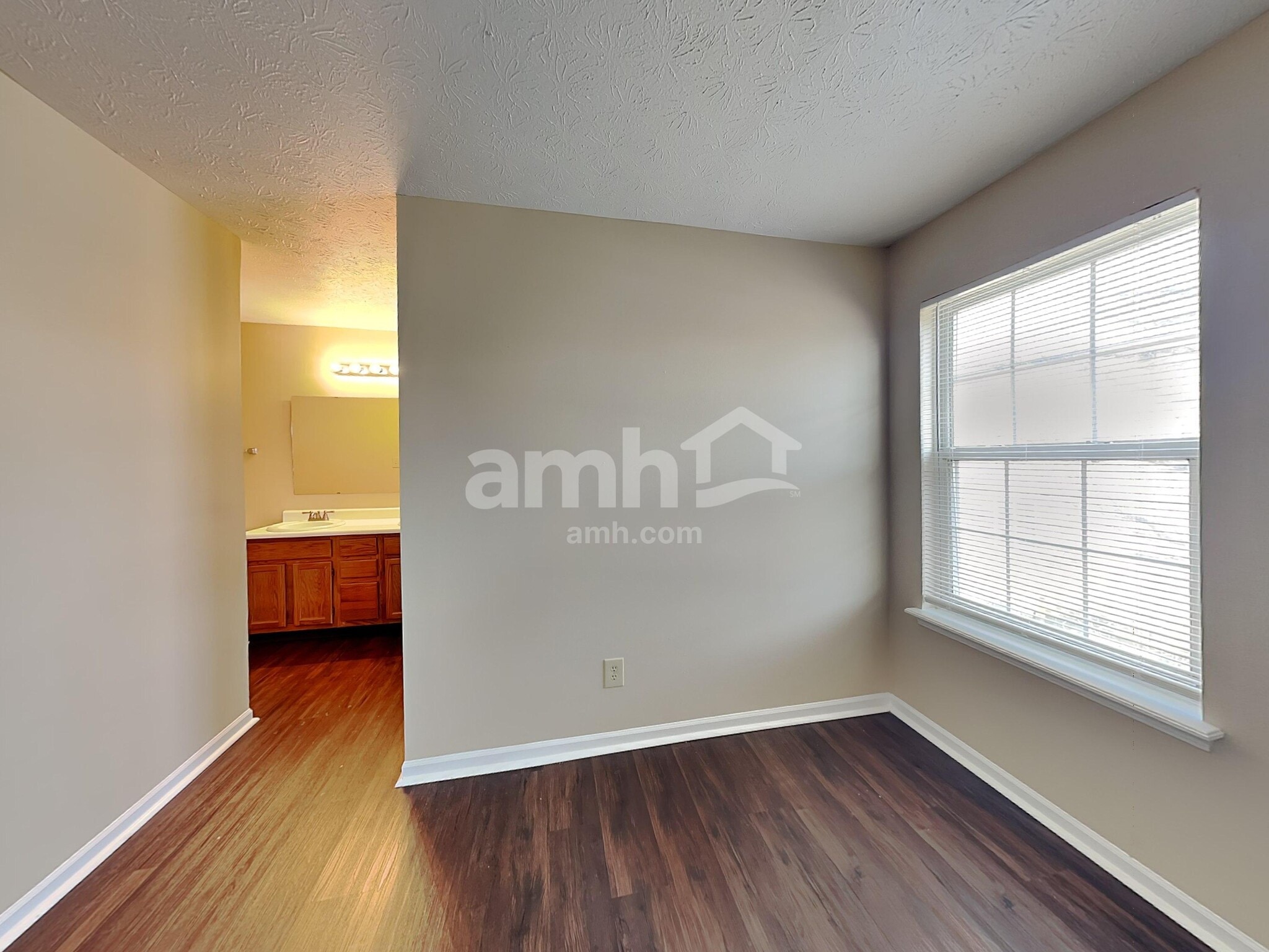 Building Photo - 9984 Waterside Dr