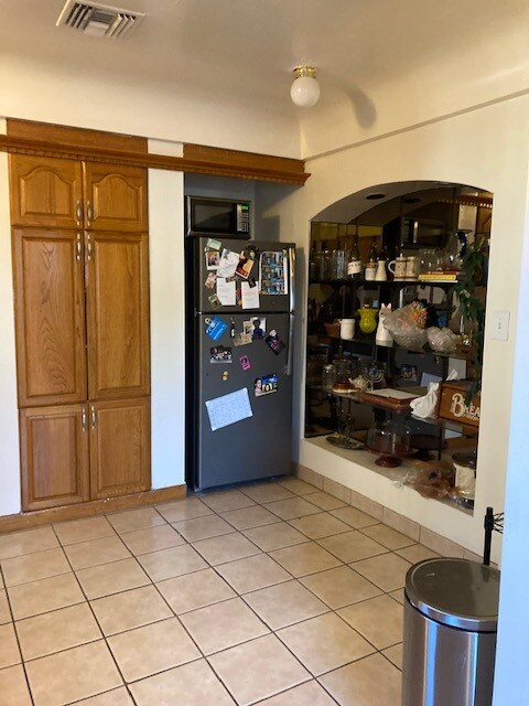 Building Photo - 4026 Ingraham St