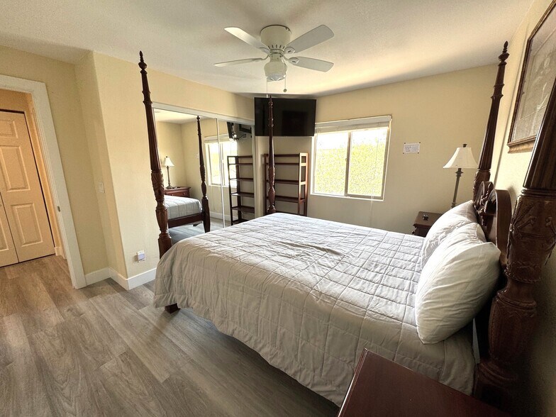 Building Photo - 890 Kitty Hawk Dr