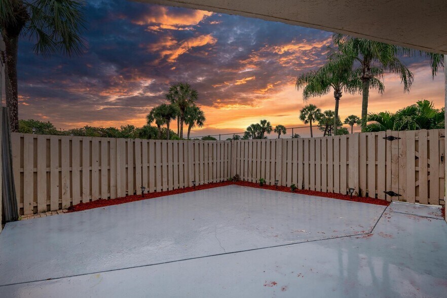 Building Photo - 3715 Village Dr