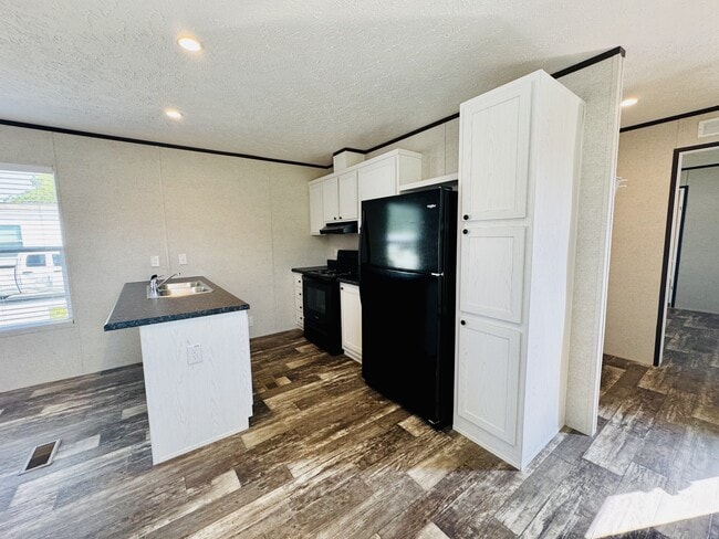 Building Photo - 123 Blissful Ct