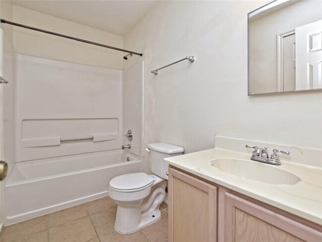 Building Photo - 15357 Oconto Dr