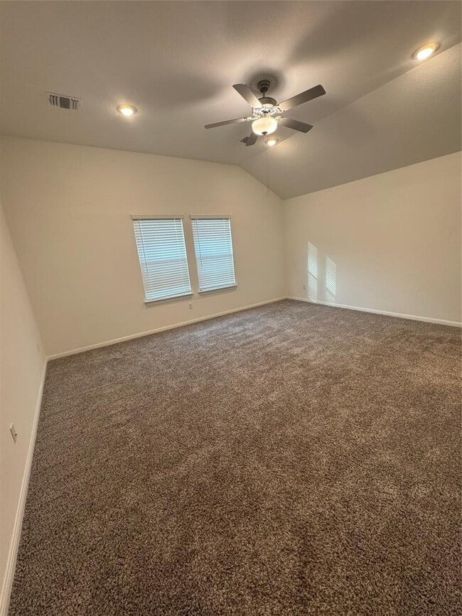 Building Photo - 113 Caterpillar Ln