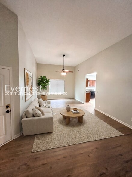 Building Photo - 208 Hampton Dr