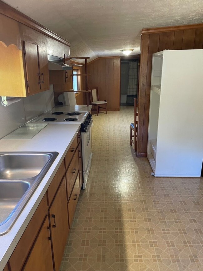 Building Photo - 2 Bedroom / 1 Bath  Kingsport, TN