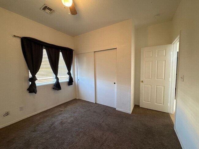 Building Photo - 2834