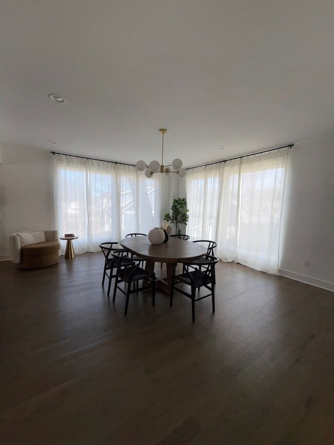 Building Photo - Fully Furnished 5 Bed, 3.5 Bath Located In East Nashville's McFerrin Park Neighborhood! Lawn Care...