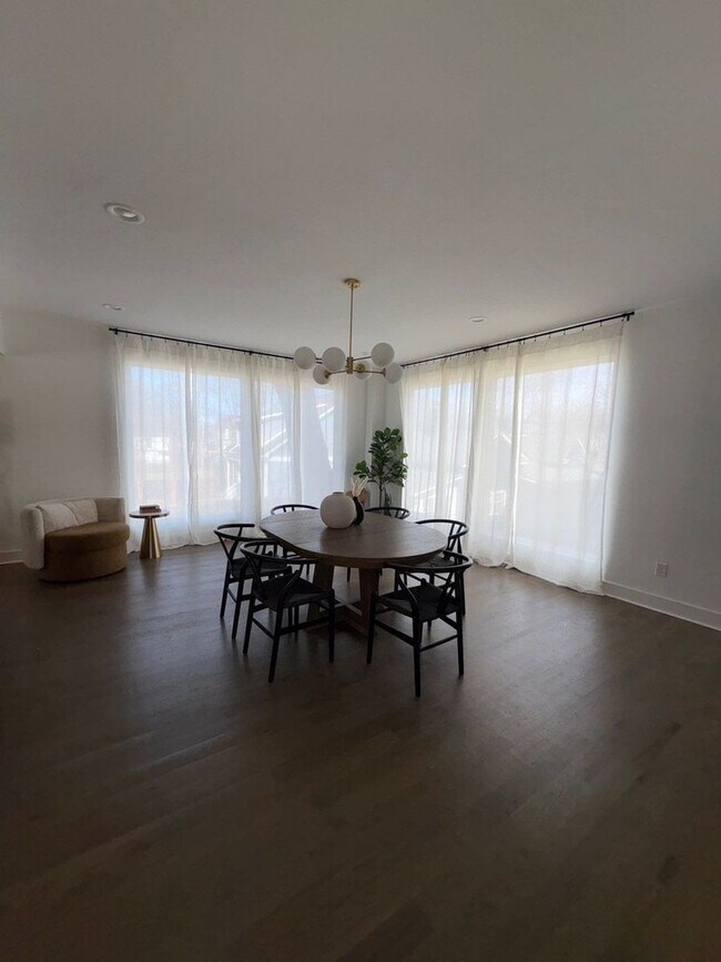 Building Photo - Fully Furnished 5 Bed, 3.5 Bath Located In East Nashville's McFerrin Park Neighborhood w/ Flexibl...