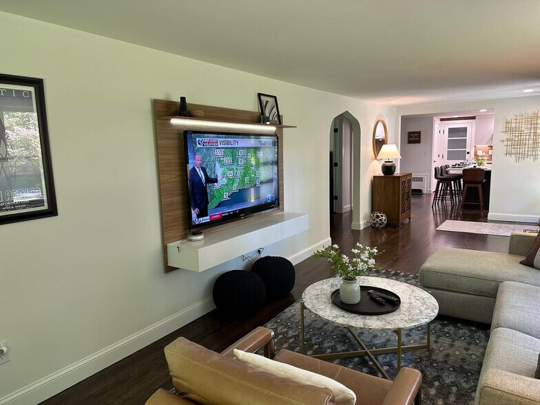 Building Photo - 6 Nancy Ln