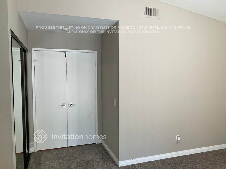 Building Photo - 1656 W Knapp Dr