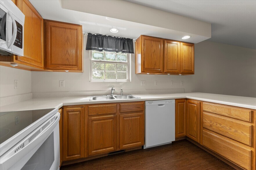 Building Photo - 1203 Windwood Ln