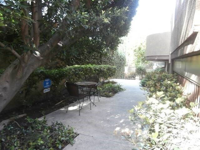 Building Photo - 11524 Moorpark St