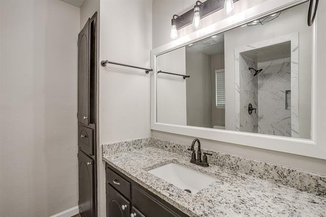 Building Photo - 317 NW Suzanne Terrace