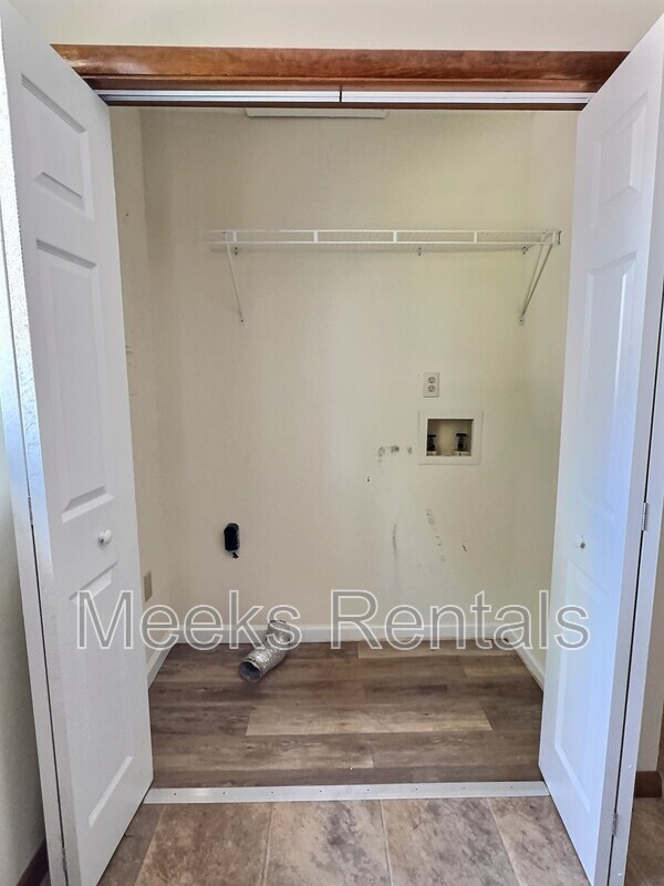 Building Photo - 40 Maple Ln