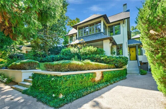 Building Photo - 868 Rosedale Rd NE