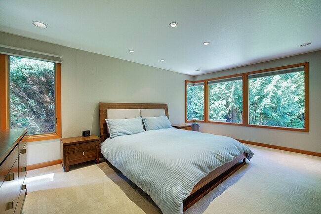 Building Photo - 4bd/3ba Sammamish House