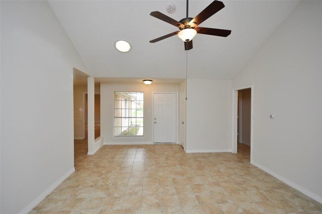 Building Photo - 15631 Fox Springs Dr