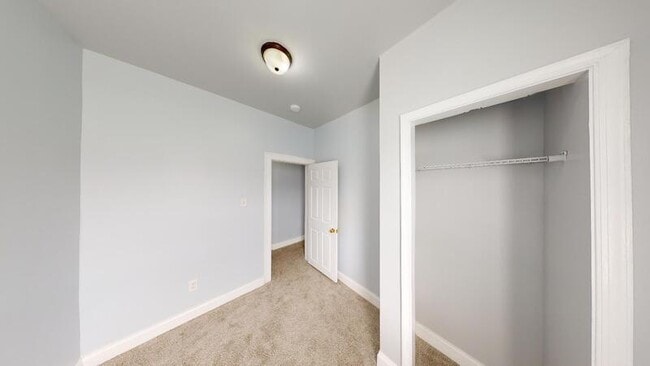 Building Photo - 706 E 43rd St
