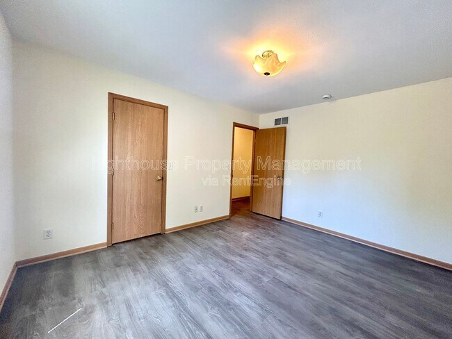 Building Photo - 2103 Kinnrow Ave NW