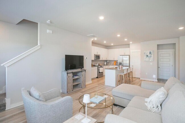 Building Photo - 517 Swanholme Dr