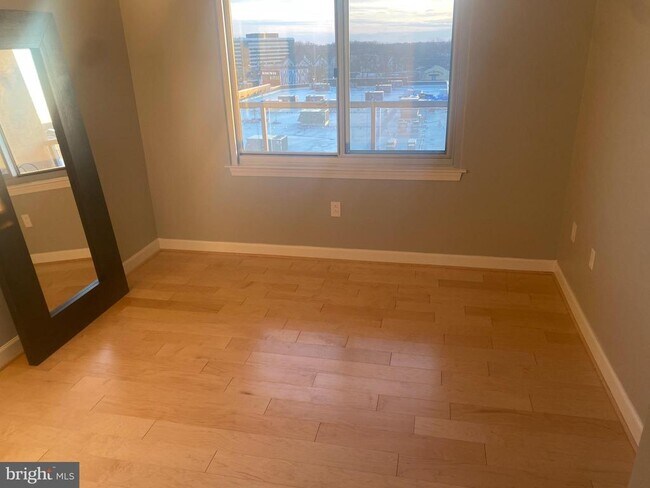 Building Photo - 5750 Bou Ave