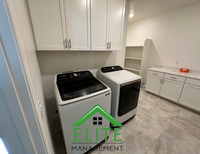 Building Photo - Spacious 5-Bedroom Home with Private In-La...