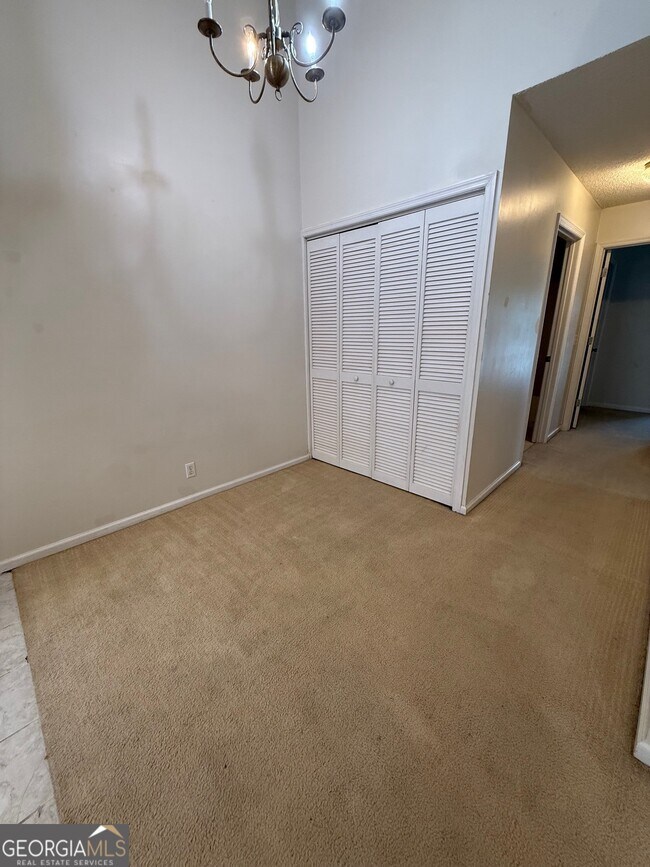 Building Photo - 150 E Lakemont Dr