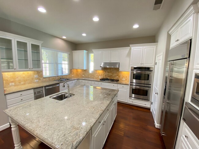 Building Photo - 4 Bed 5 Bath Beautiful Custom Home In Danv...