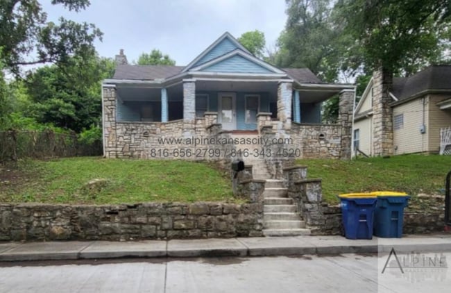 Primary Photo - Cute Home in Excelsior Springs