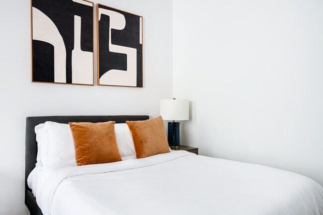 Building Photo - 240 E 26th St