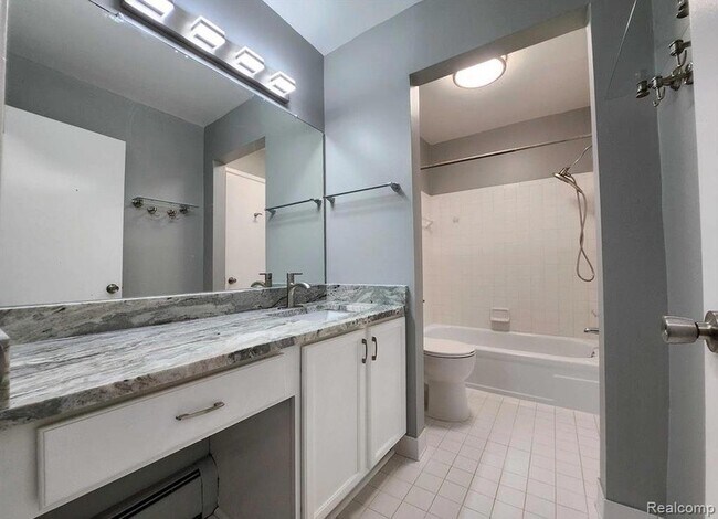 Building Photo - 2445 Torquay Ave