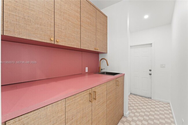 Building Photo - 1250 NE 87th St