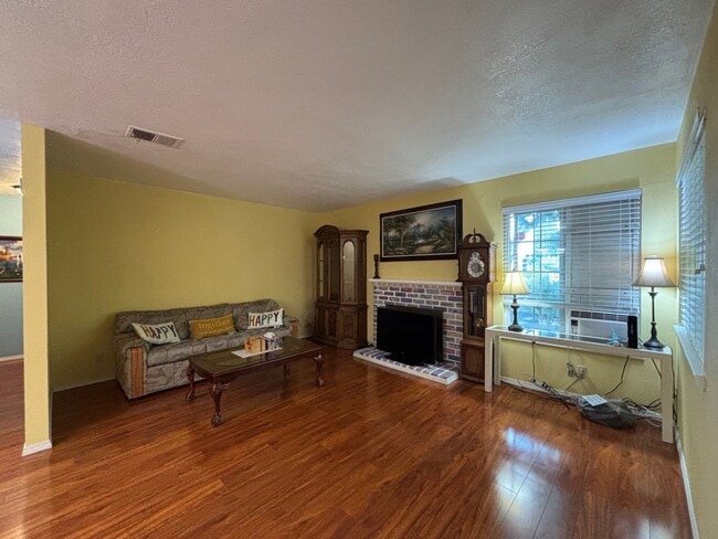 Building Photo - Beautiful Single-Story Townhome on Corner Lot with Private Courtyard & 2-Car Garage