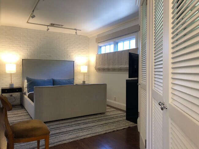 bedroom - 916 Electric Ave