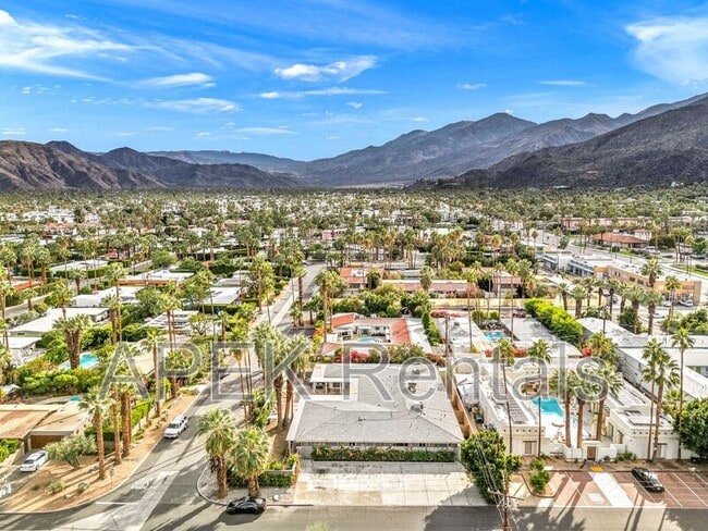 Building Photo - 1425 Vía Soledad