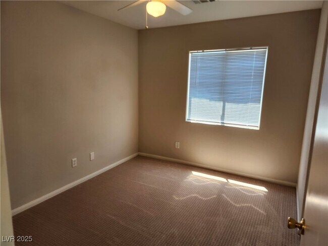 Building Photo - 5165 Paradise Skies Ave