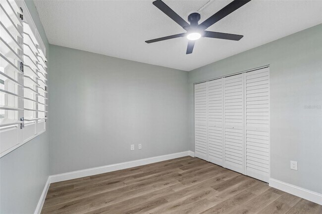 Building Photo - 7050 Sunset Dr S