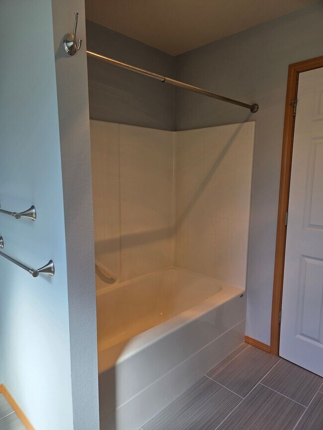 Building Photo - Craftsman Style 3 Bed/2 Bath Home - Bremerton