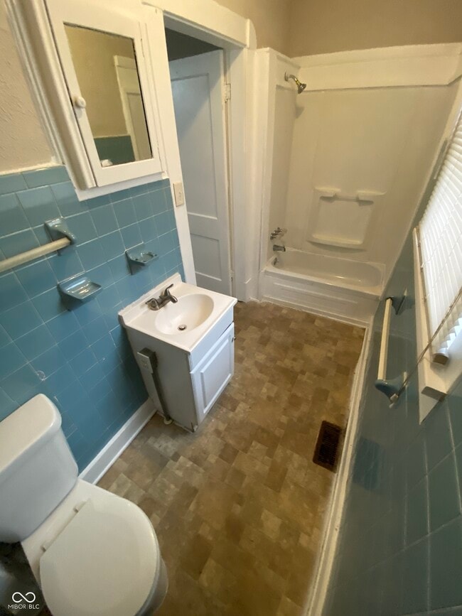 Building Photo - 2838 Boulevard Pl