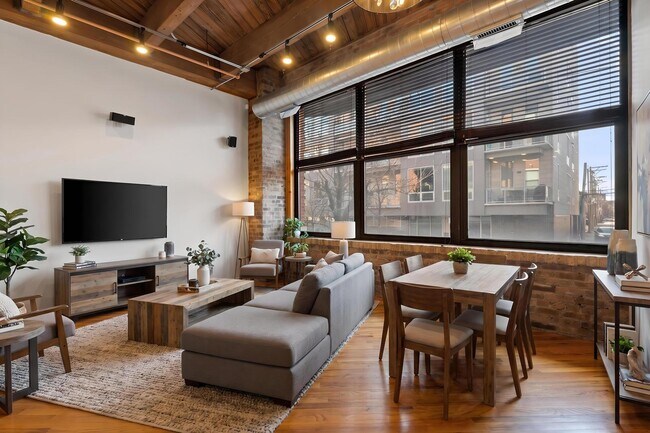 Building Photo - 1040 W Adams St