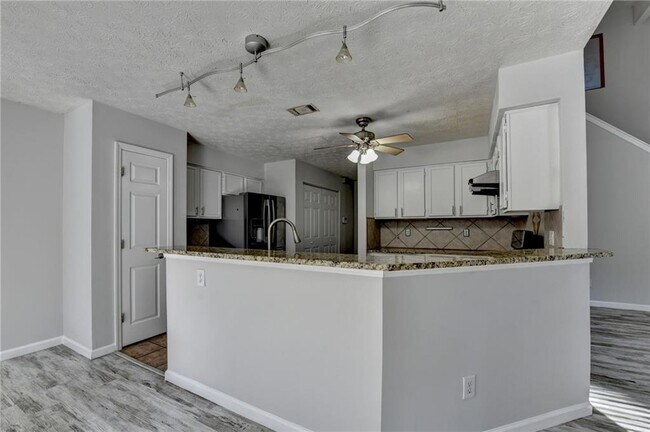 Building Photo - 1112 Ashbury Dr